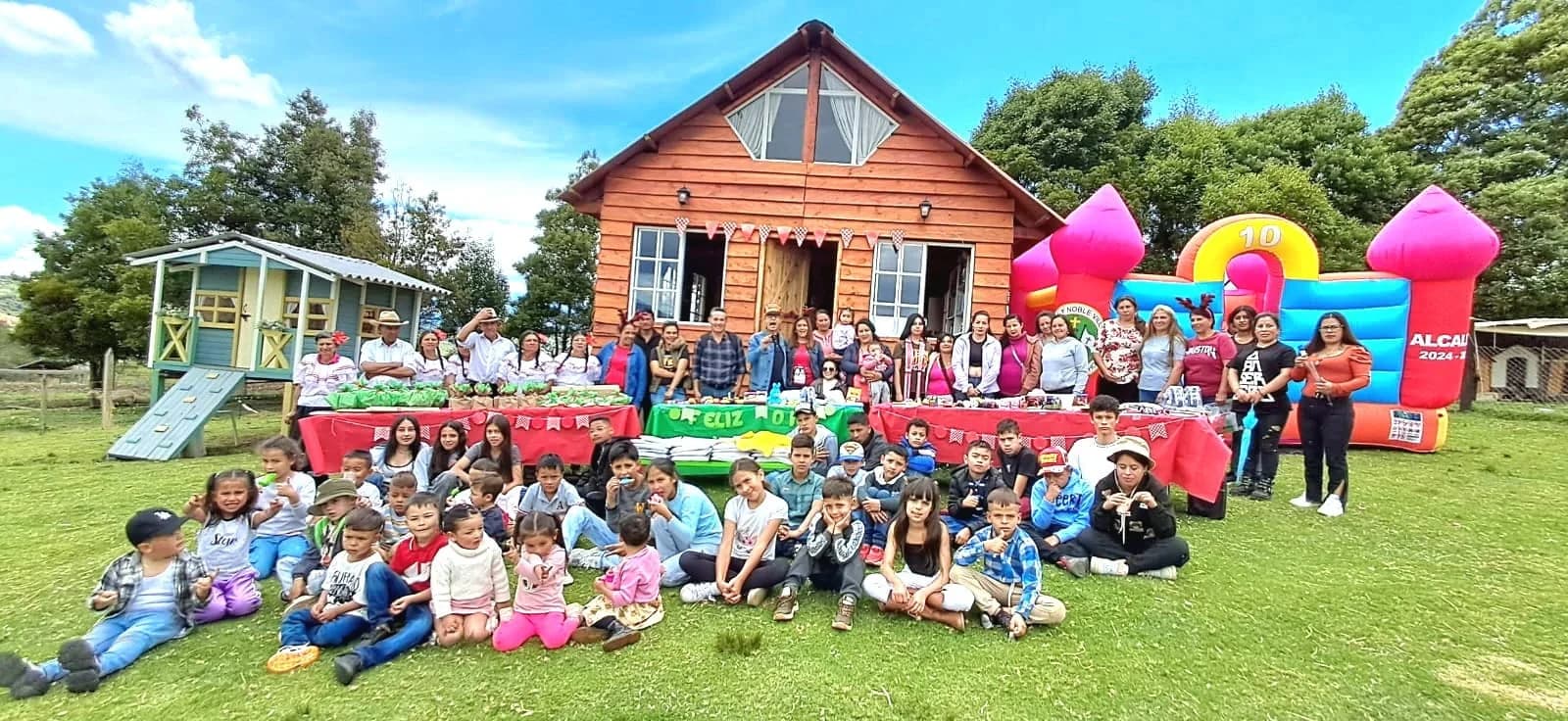 Familias y niños reunidos en un proyecto comunitario